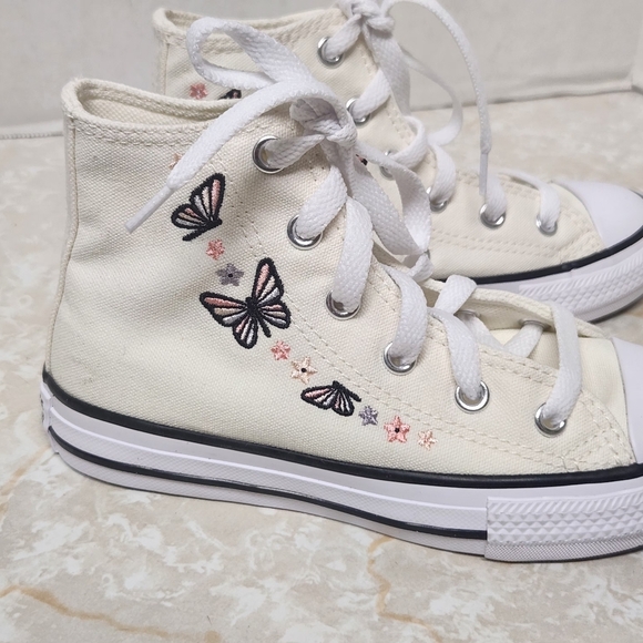Converse Chuck Taylor All Star Hi Top Cream Color w/Butterflies Youth Kids Sz 12 - Picture 3 of 10